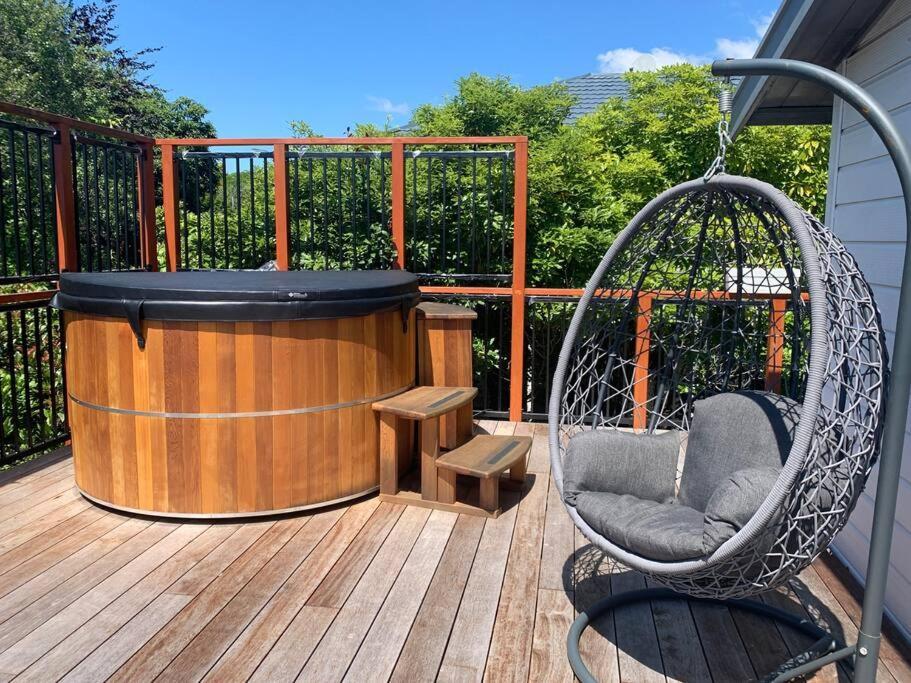 Soak In Cedar Tub, Stroll To Havelock Village Havelock North Exteriör bild